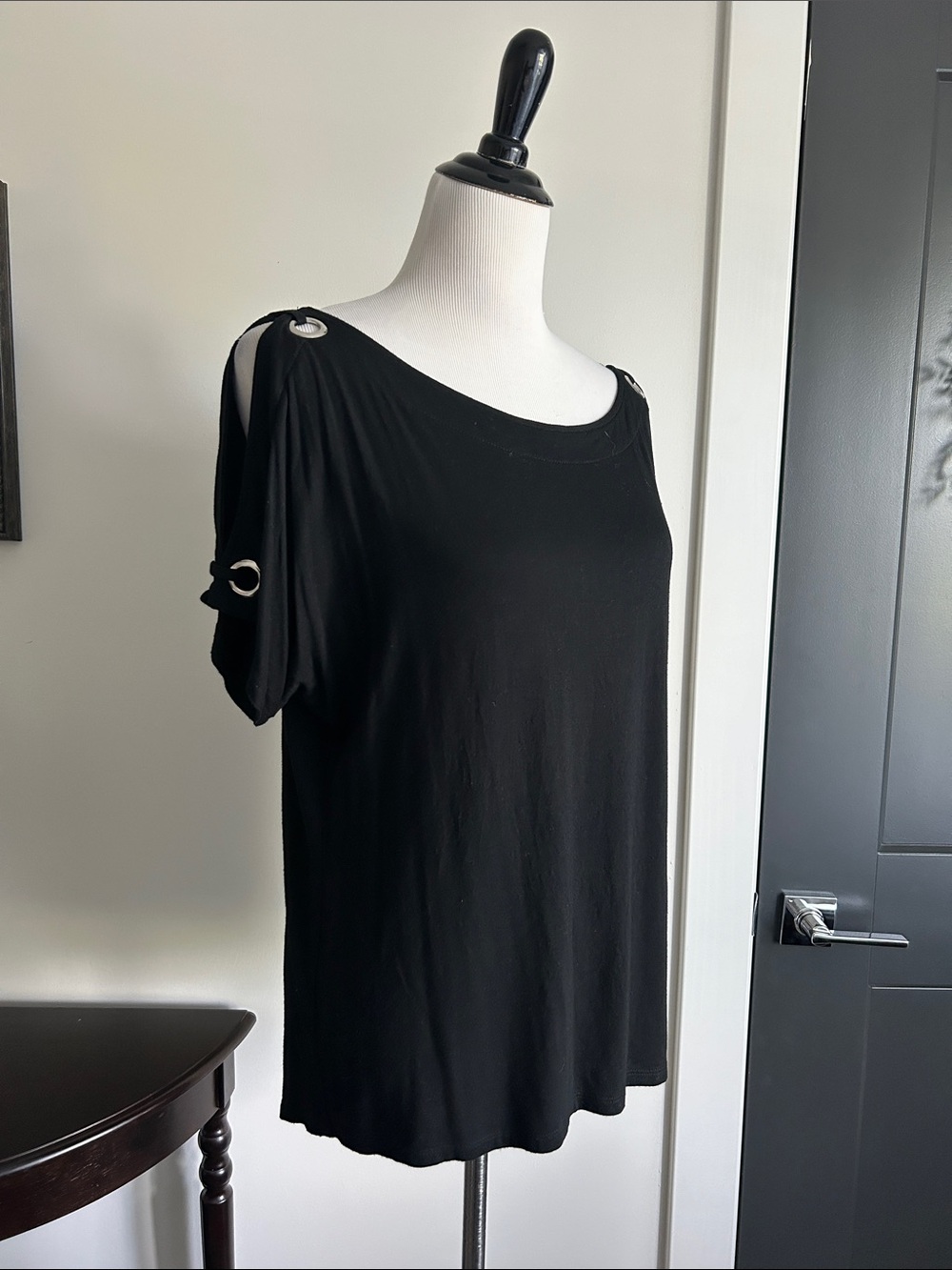 Cable & Gauge L loose Black Short Sleeve Top with Grommet Detail